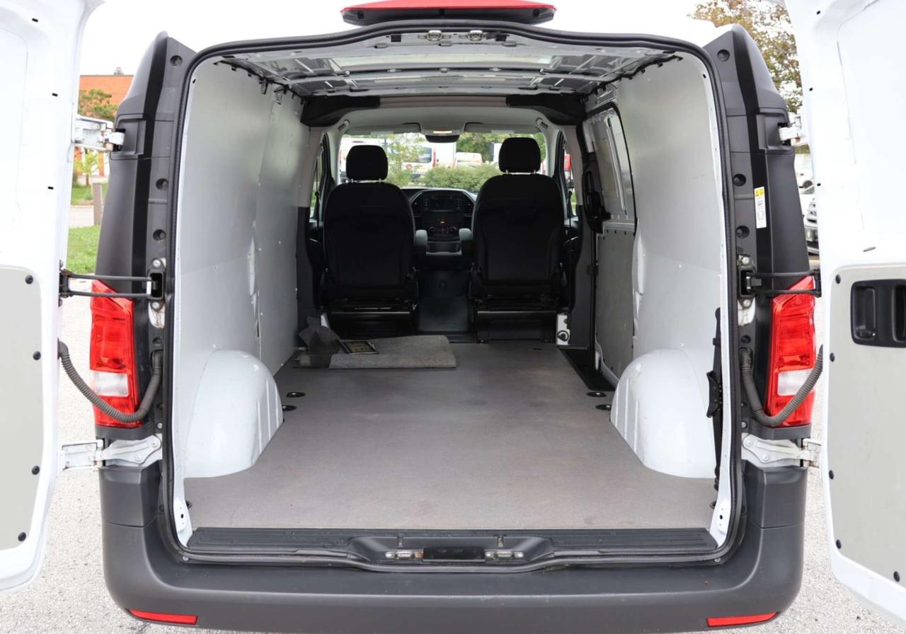 2021 Mercedes-Benz Metris Passenger Van 2021 Mercedes-Benz Metris CARGO VAN/B CAM/CRUISE CONTROL/CARPLAY/BLUETOOOTH/P WINDOWS & MIRRORS/AUTO HEADLIGHTS Photo
