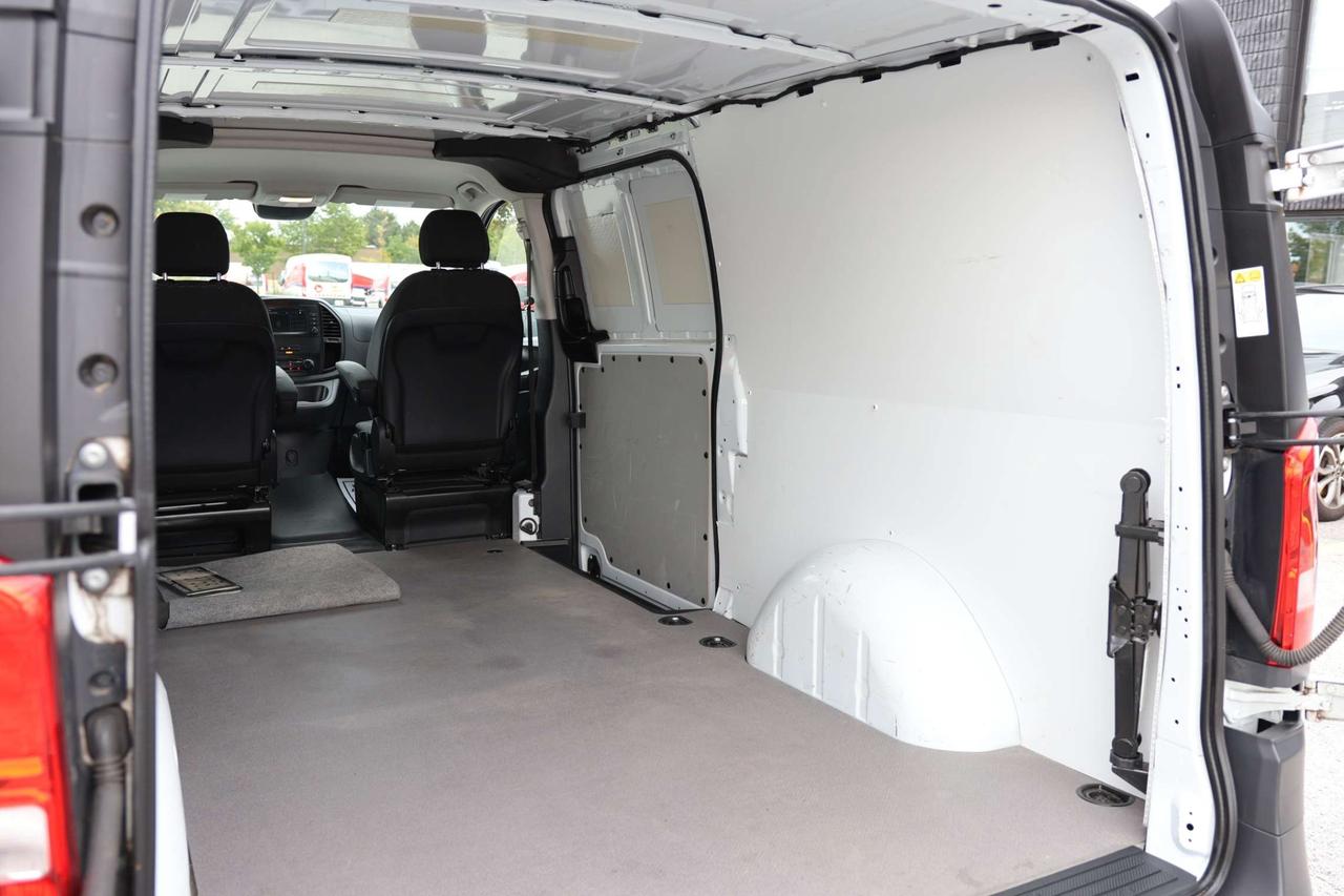 2021 Mercedes-Benz Metris Passenger Van 2021 Mercedes-Benz Metris CARGO VAN/B CAM/CRUISE CONTROL/CARPLAY/BLUETOOOTH/P WINDOWS & MIRRORS/AUTO HEADLIGHTS Photo