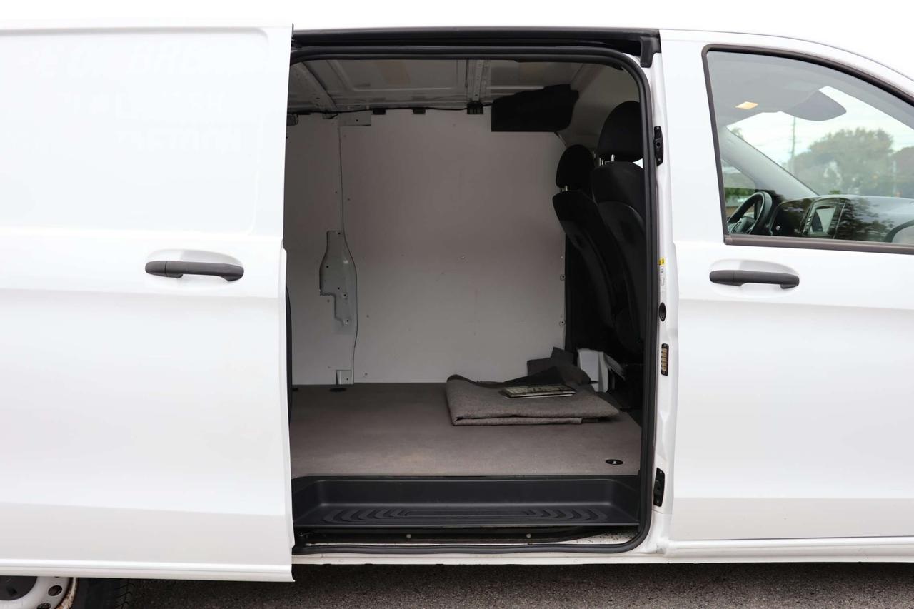 2021 Mercedes-Benz Metris Passenger Van 2021 Mercedes-Benz Metris CARGO VAN/B CAM/CRUISE CONTROL/CARPLAY/BLUETOOOTH/P WINDOWS & MIRRORS/AUTO HEADLIGHTS Photo