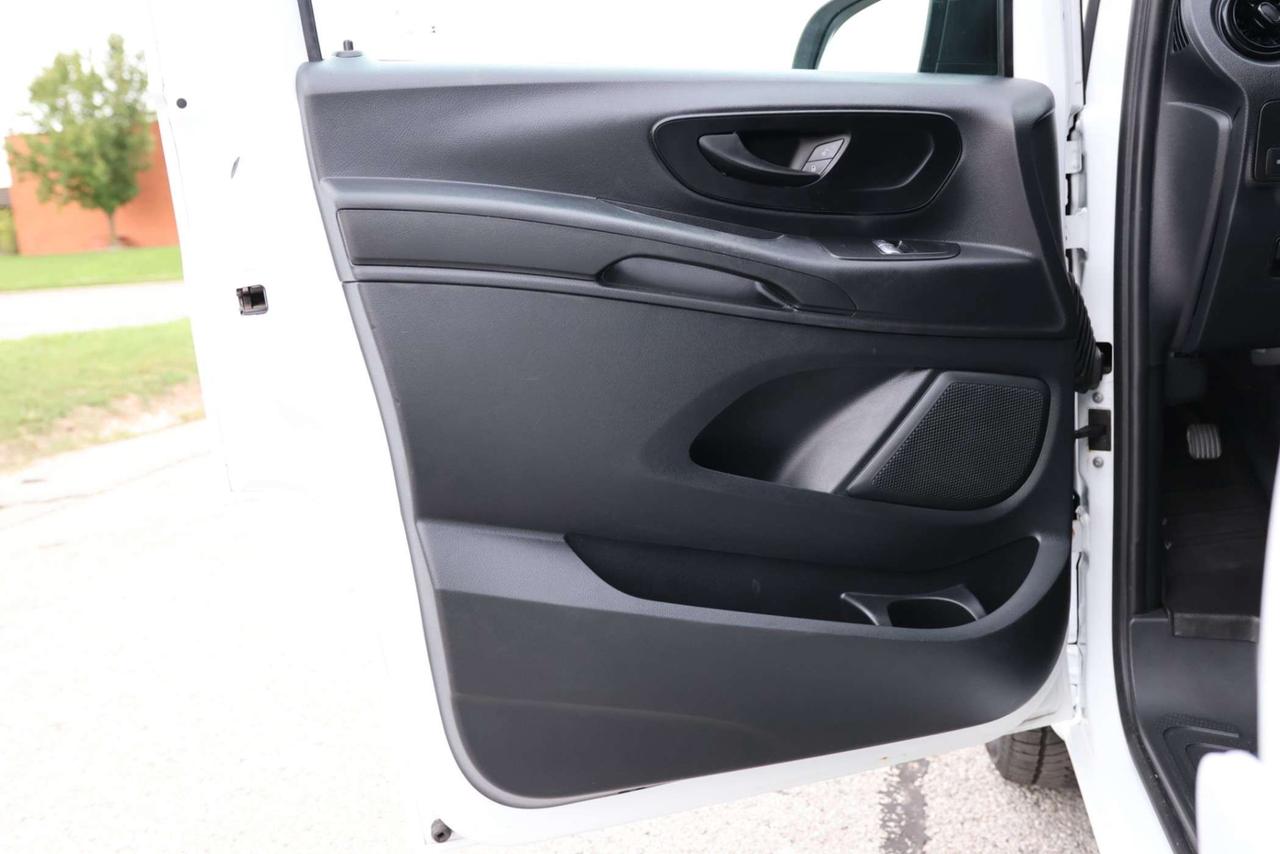 2021 Mercedes-Benz Metris Passenger Van 2021 Mercedes-Benz Metris CARGO VAN/B CAM/CRUISE CONTROL/CARPLAY/BLUETOOOTH/P WINDOWS & MIRRORS/AUTO HEADLIGHTS Photo
