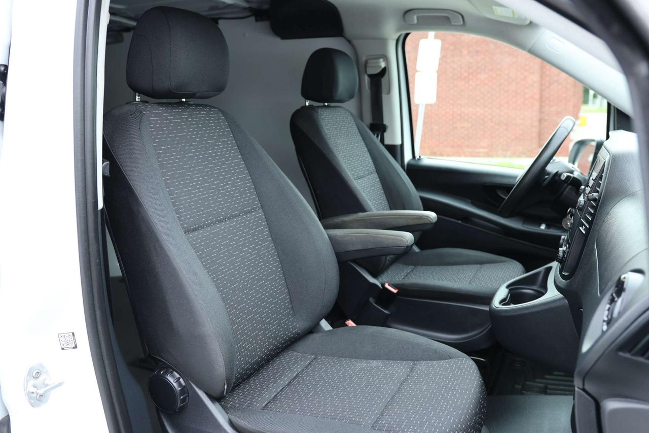 2021 Mercedes-Benz Metris Passenger Van 2021 Mercedes-Benz Metris CARGO VAN/B CAM/CRUISE CONTROL/CARPLAY/BLUETOOOTH/P WINDOWS & MIRRORS/AUTO HEADLIGHTS Photo