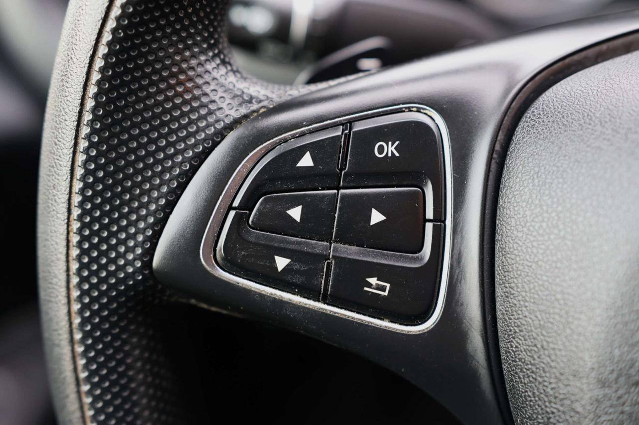 2021 Mercedes-Benz Metris Passenger Van 2021 Mercedes-Benz Metris CARGO VAN/B CAM/CRUISE CONTROL/CARPLAY/BLUETOOOTH/P WINDOWS & MIRRORS/AUTO HEADLIGHTS Photo