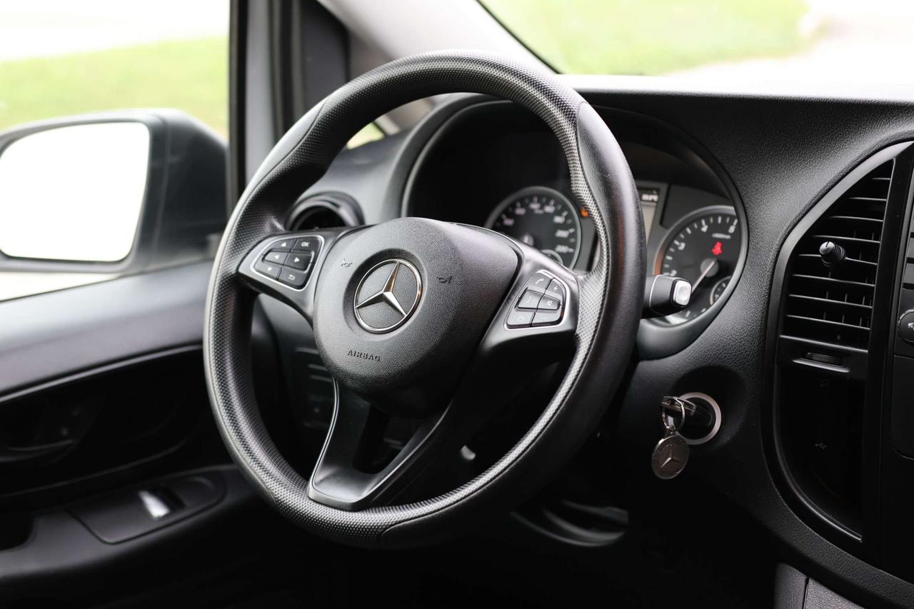 2021 Mercedes-Benz Metris Passenger Van 2021 Mercedes-Benz Metris CARGO VAN/B CAM/CRUISE CONTROL/CARPLAY/BLUETOOOTH/P WINDOWS & MIRRORS/AUTO HEADLIGHTS Photo