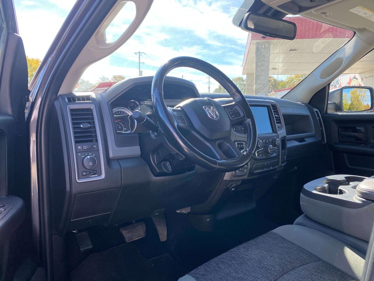2020 RAM 1500 EXPRESS, 4X4, CLEAN CARFAX,REMOTE START, 5.7L! Photo
