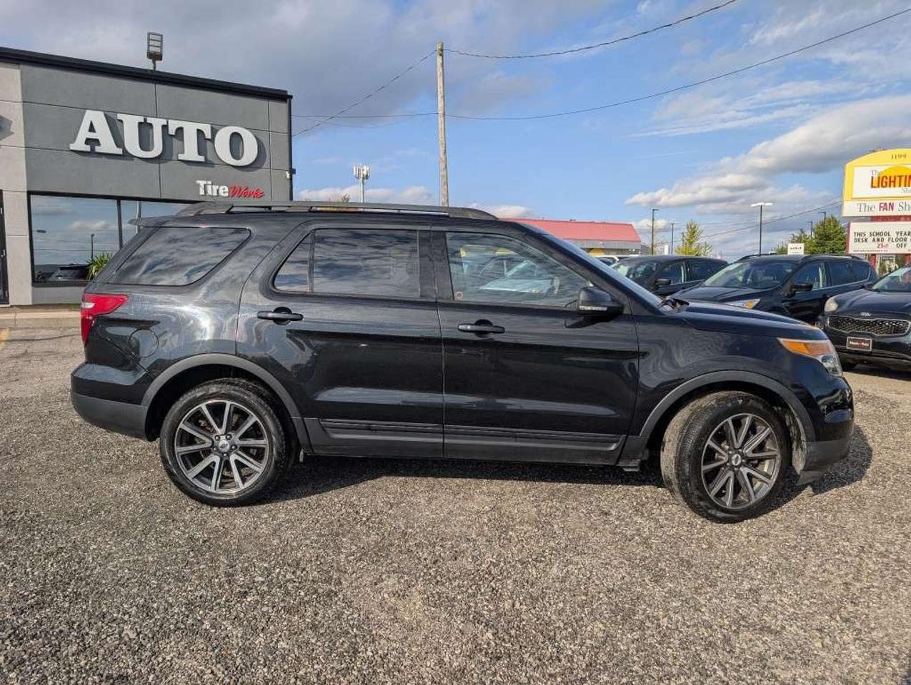 2015 Ford Explorer XLT 4x4   LEATHER   CAMERA   HTD SEATS Photo4