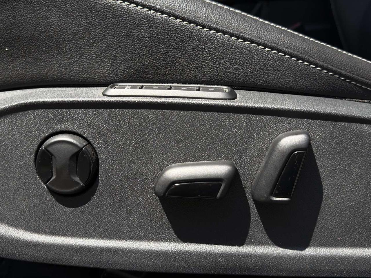 2022 Volkswagen Jetta Highline   Amb Lighting   Mem Lthr Seats   Sunroof Photo