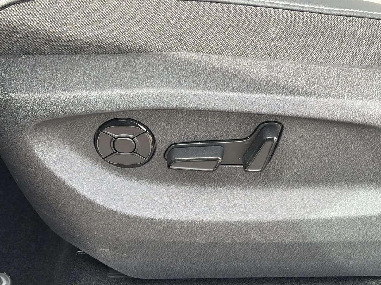 2025 Volkswagen Tiguan Comfortline 4MOTION Remote Starter  Alloy Wheels  Rear Parking Aid  Apple/Android CarPlay Photo