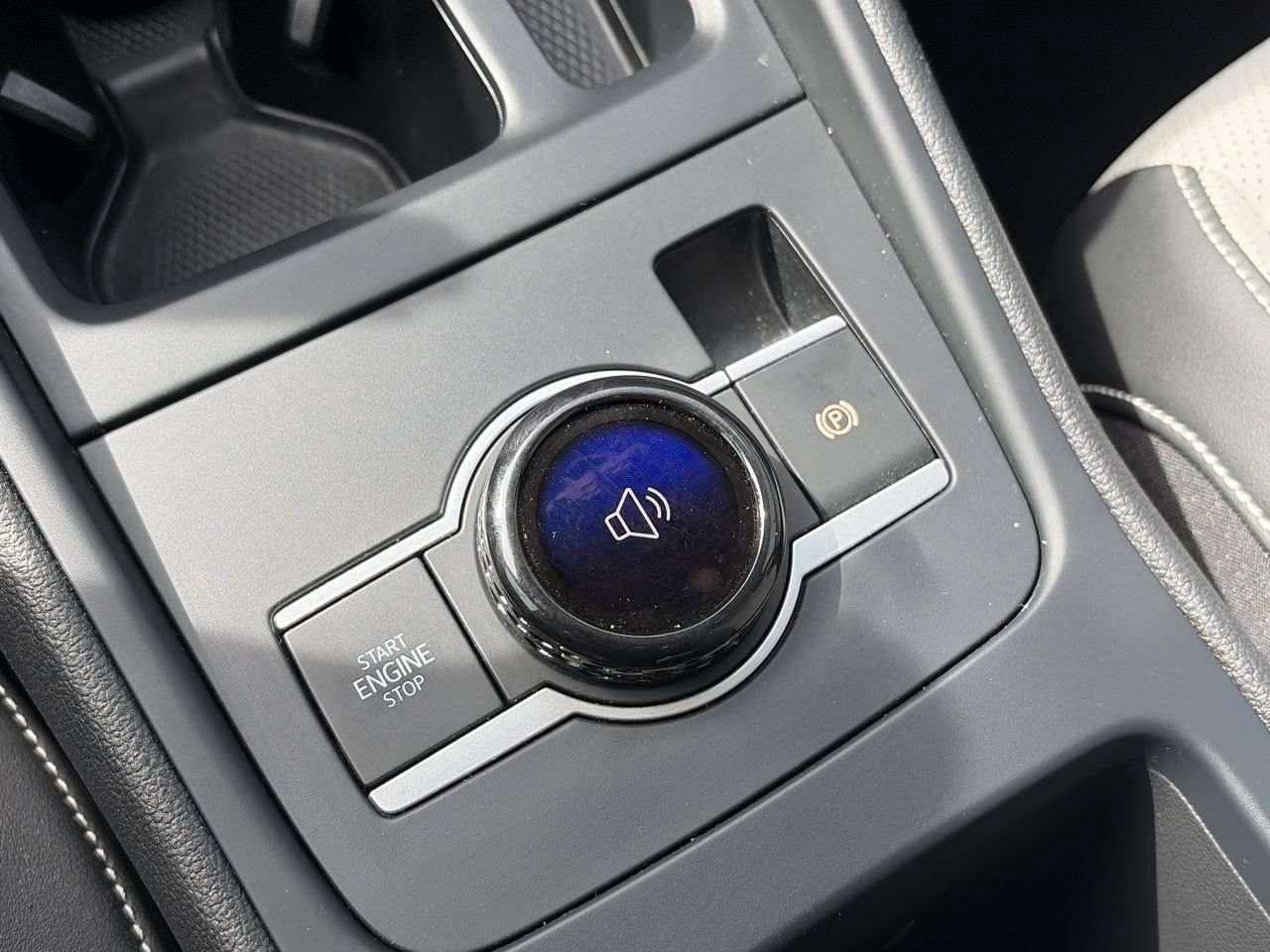 2025 Volkswagen Tiguan Comfortline 4MOTION Remote Starter  Alloy Wheels  Rear Parking Aid  Apple/Android CarPlay Photo