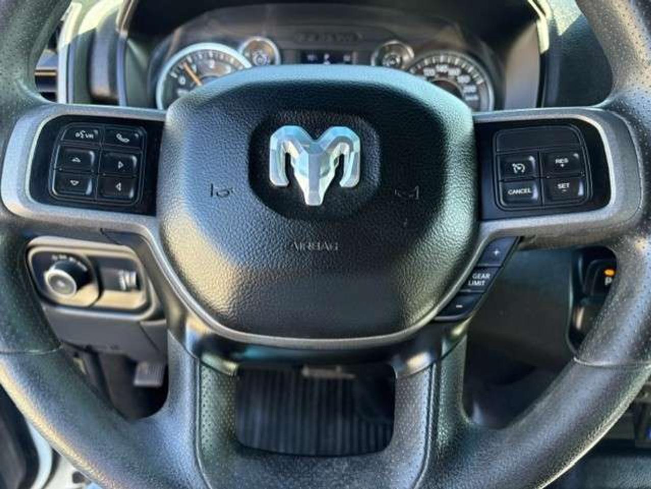 2021 RAM 2500 Tradesman 6.4L V8 HEMI CREW CAB LONG BOX-CERTIFIED Photo