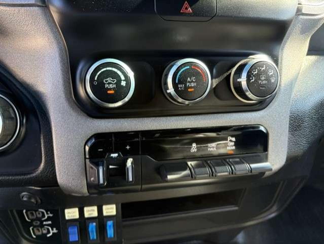 2021 RAM 2500 Tradesman 6.4L V8 HEMI CREW CAB LONG BOX-CERTIFIED Photo