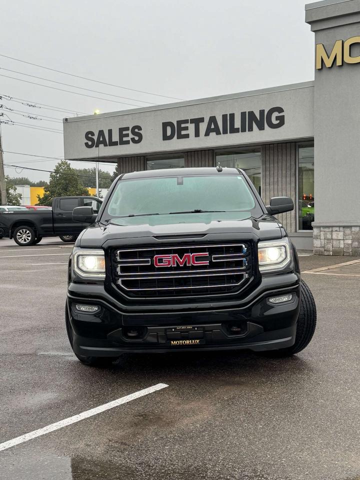 2017 GMC Sierra 1500 4WD Crew Cab 153.0 SLE 6'6 Box Photo