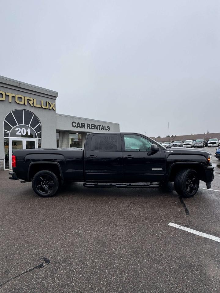 2017 GMC Sierra 1500 4WD Crew Cab 153.0 SLE 6'6 Box Photo