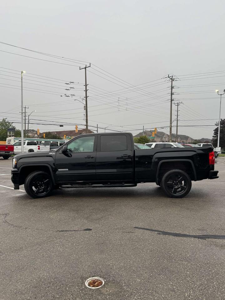2017 GMC Sierra 1500 4WD Crew Cab 153.0 SLE 6'6 Box Photo