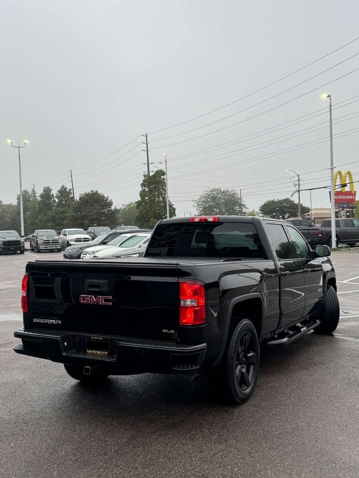 2017 GMC Sierra 1500 4WD Crew Cab 153.0 SLE 6'6 Box Photo