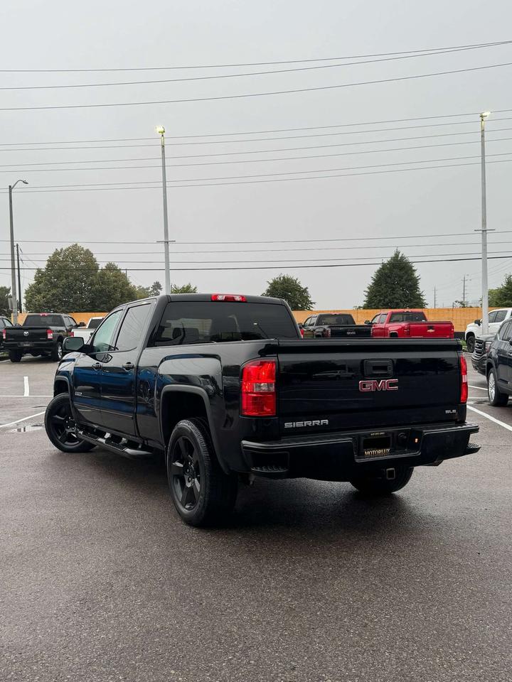 2017 GMC Sierra 1500 4WD Crew Cab 153.0 SLE 6'6 Box Photo