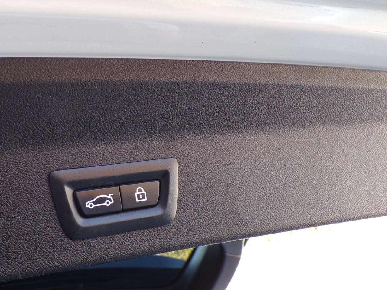 2019 BMW X3 X-DRIVE30i SPORT BSD LDW FCW NAVI PANO ROOF APPLE CARPLAY Photo