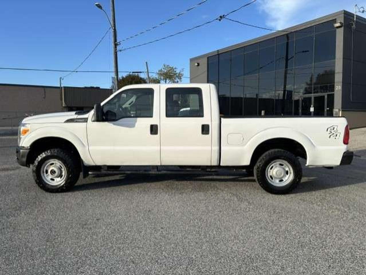 2013 Ford F-250 XL 4X4 CREW CAB SHORT BOX ONLY 124KM-CERTIFIED Photo