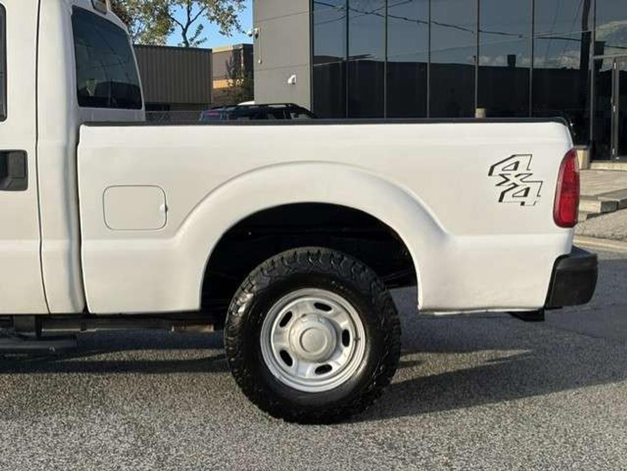2013 Ford F-250 XL 4X4 CREW CAB SHORT BOX ONLY 124KM-CERTIFIED Photo