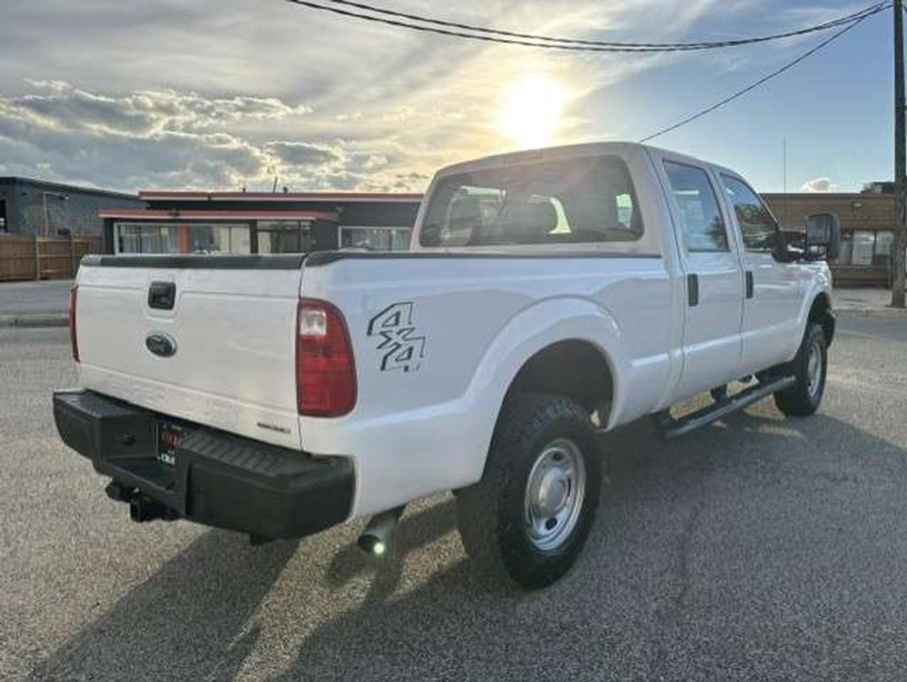 2013 Ford F-250 XL 4X4 CREW CAB SHORT BOX ONLY 124KM-CERTIFIED Photo