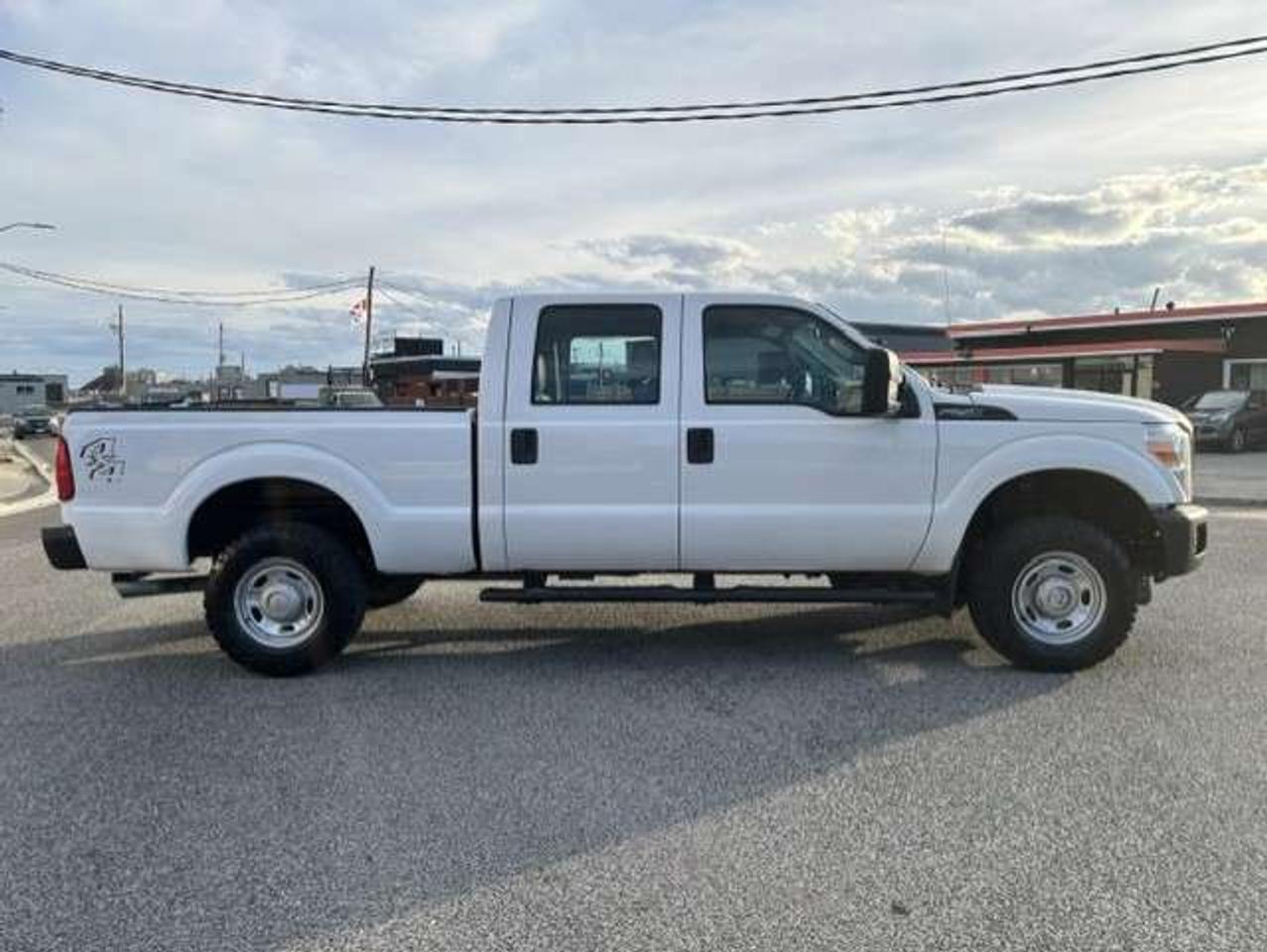 2013 Ford F-250 XL 4X4 CREW CAB SHORT BOX ONLY 124KM-CERTIFIED Photo