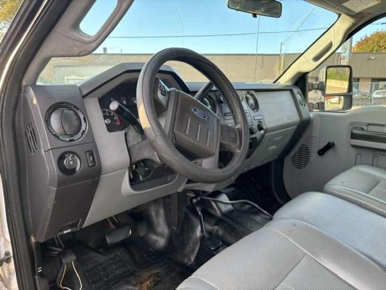 2013 Ford F-250 XL 4X4 CREW CAB SHORT BOX ONLY 124KM-CERTIFIED Photo