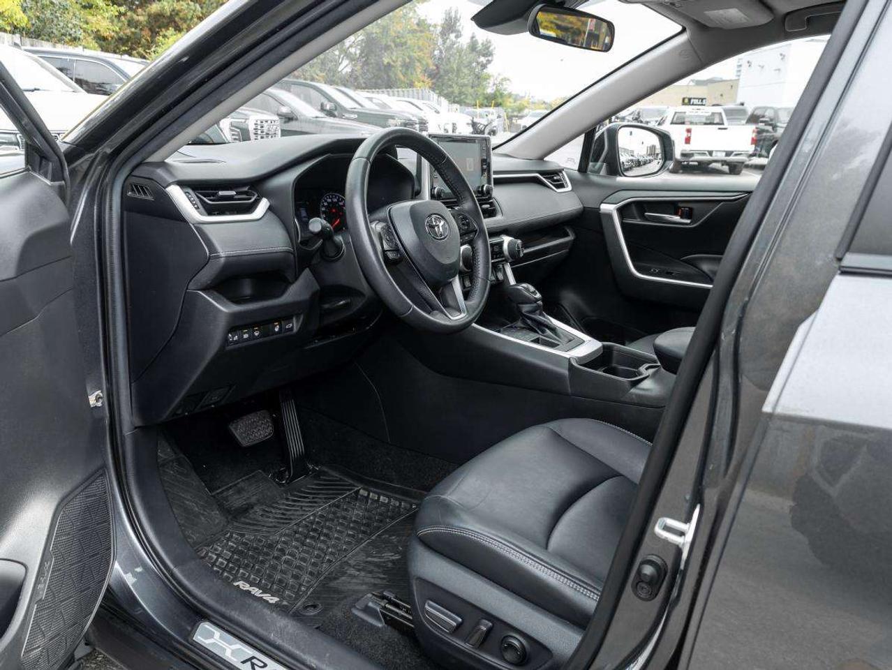 2021 Toyota RAV4 XLE AWD Photo