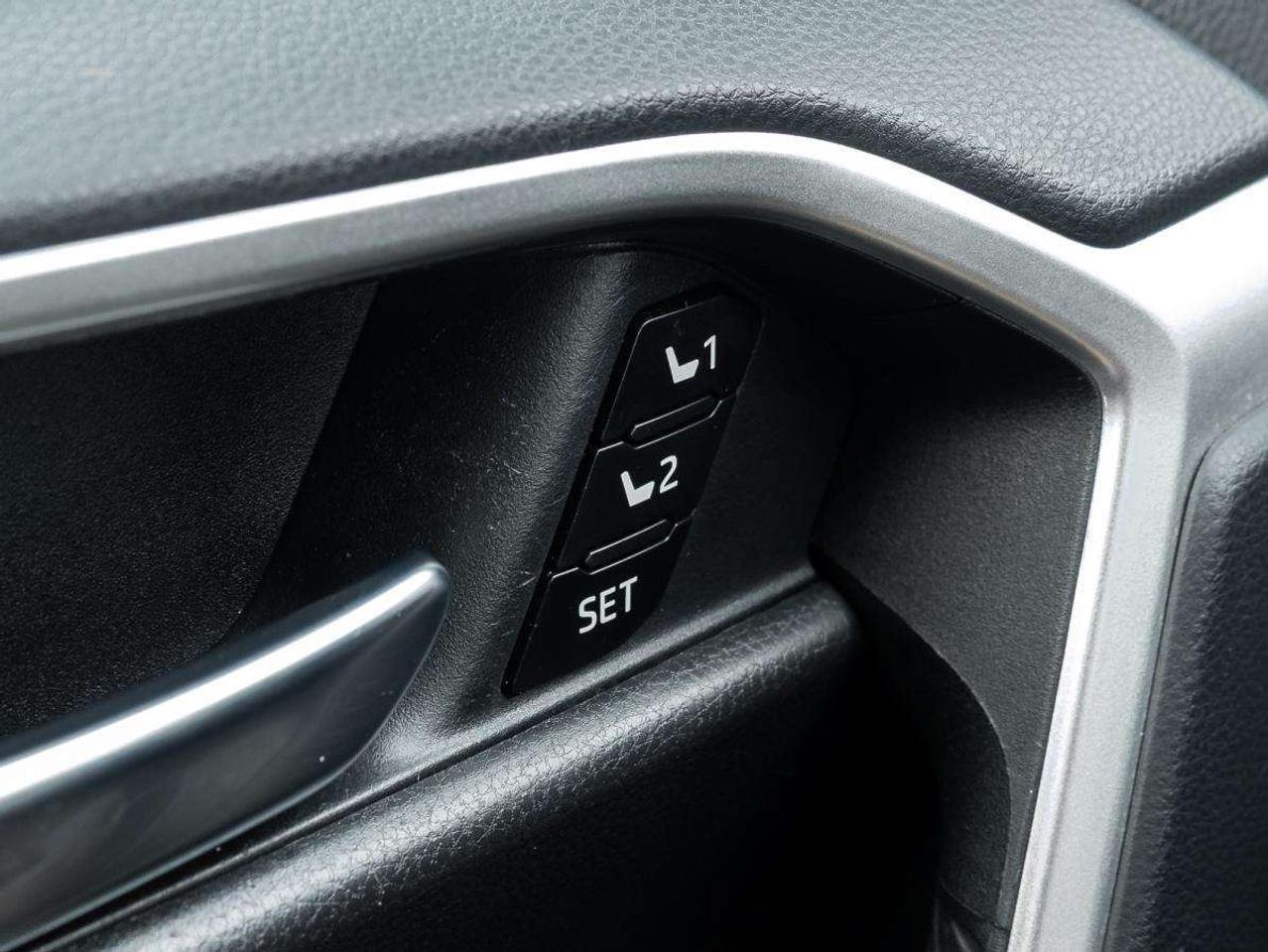 2021 Toyota RAV4 XLE AWD Photo