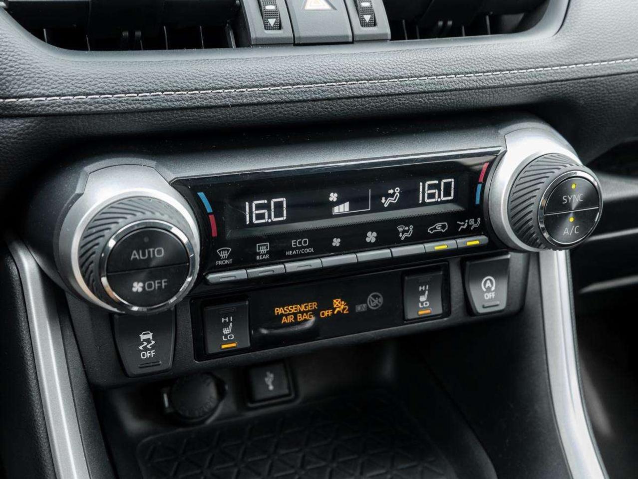 2021 Toyota RAV4 XLE AWD Photo