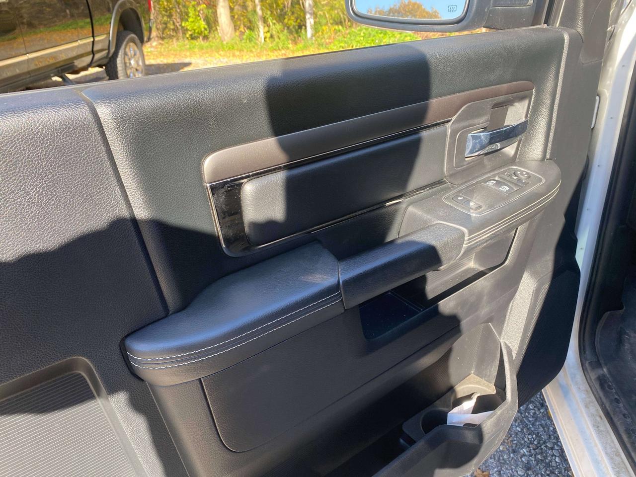 2015 RAM 1500 SPORT, AS IS, NOT INSPECTED FOR SAFETY EXPENSES! Photo