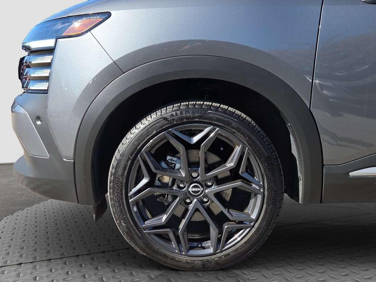 2025 Nissan Kicks SR Photo