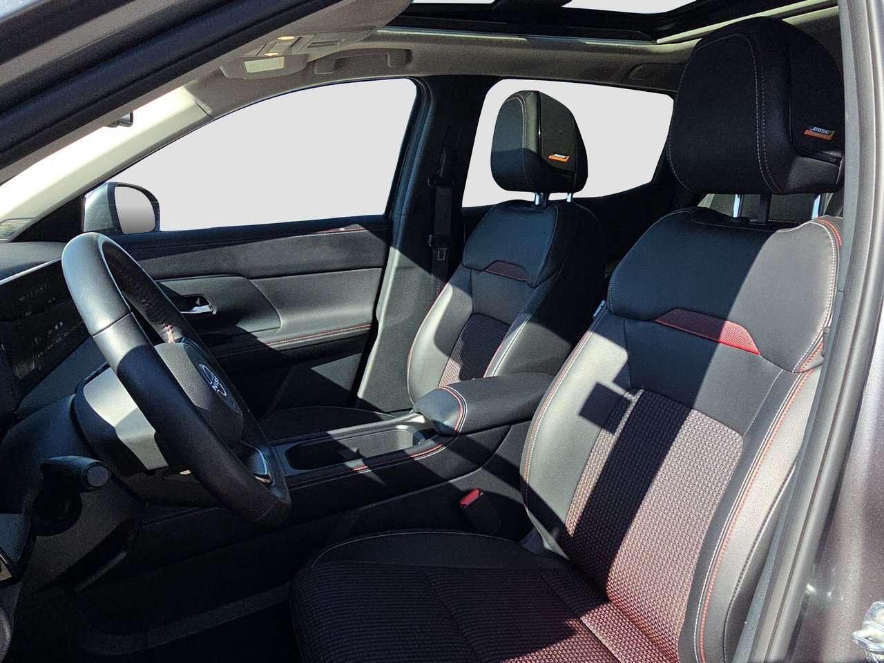 2025 Nissan Kicks SR Photo