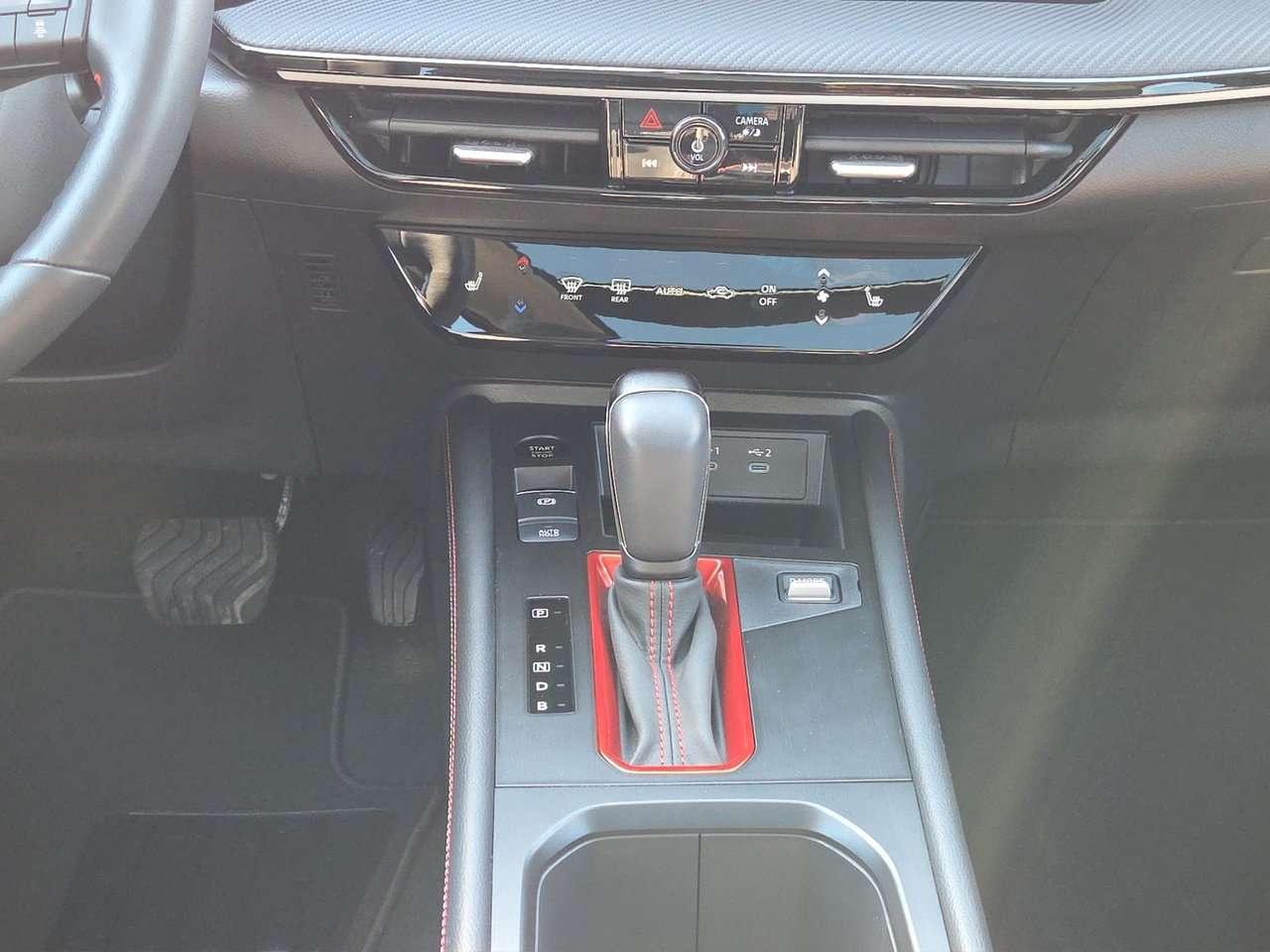 2025 Nissan Kicks SR Photo