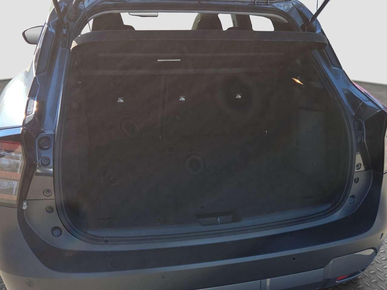 2025 Nissan Kicks SR Photo