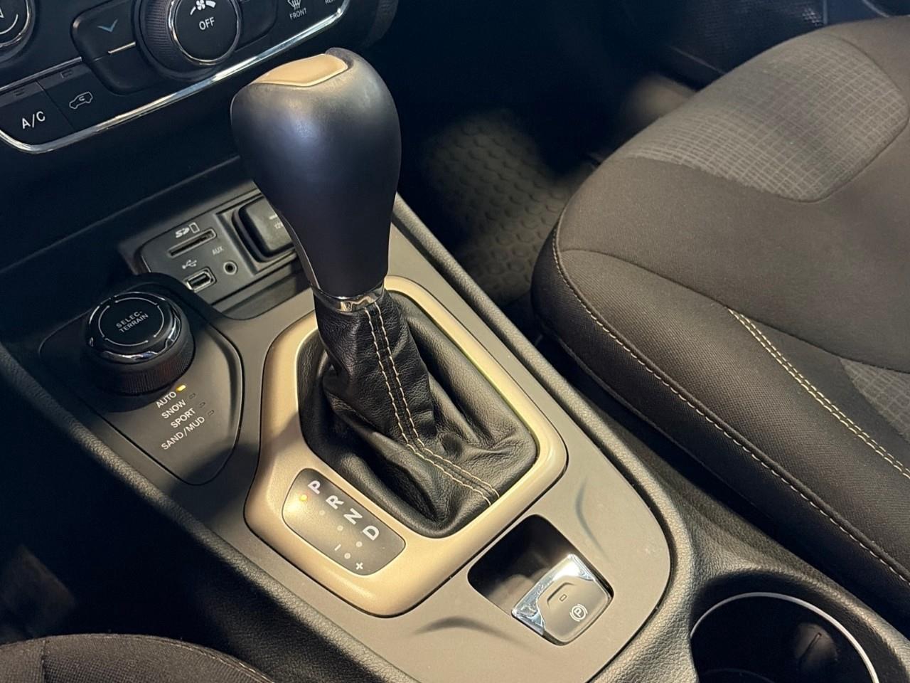 2015 Jeep Cherokee North 4dr 4x4 Photo