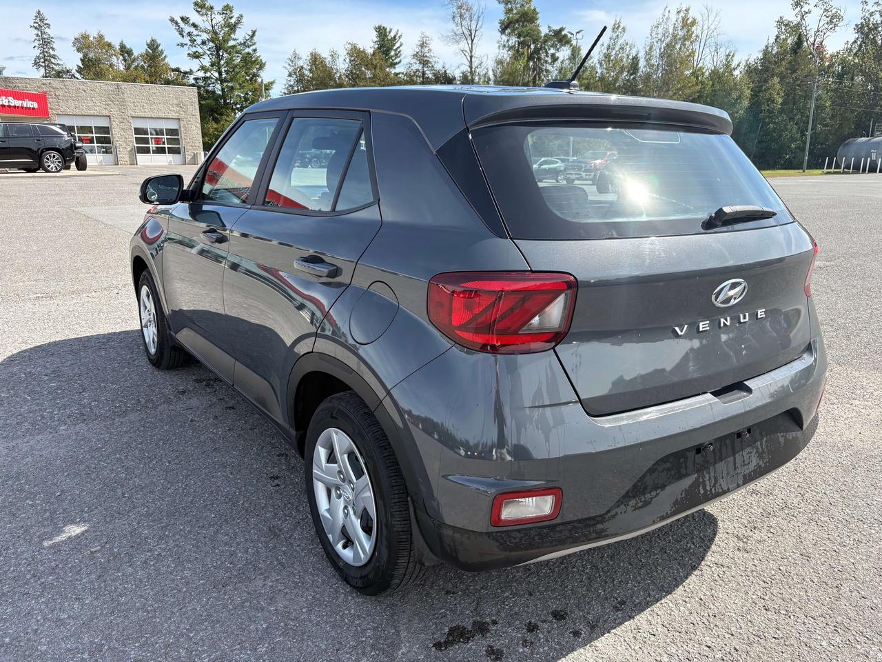 2023 Hyundai Venue Essential - htd seat Photo