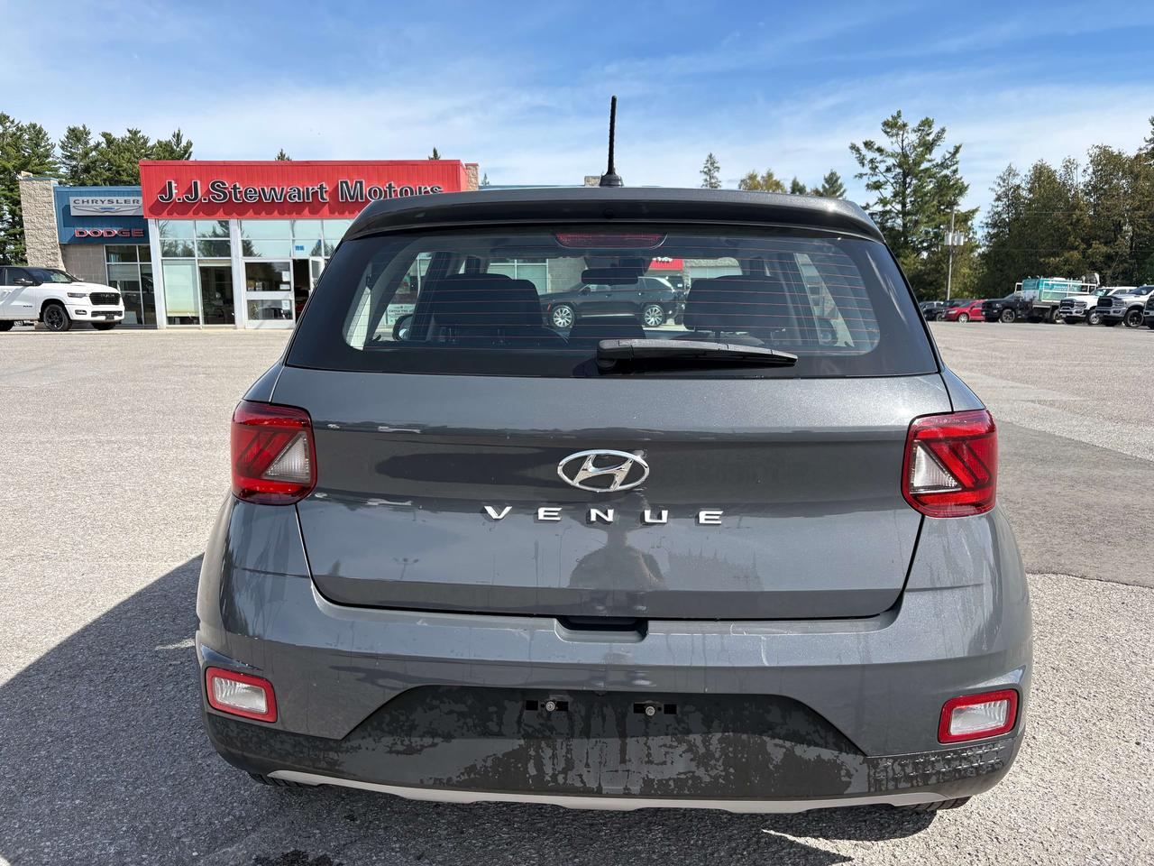 2023 Hyundai Venue Essential - htd seat Photo