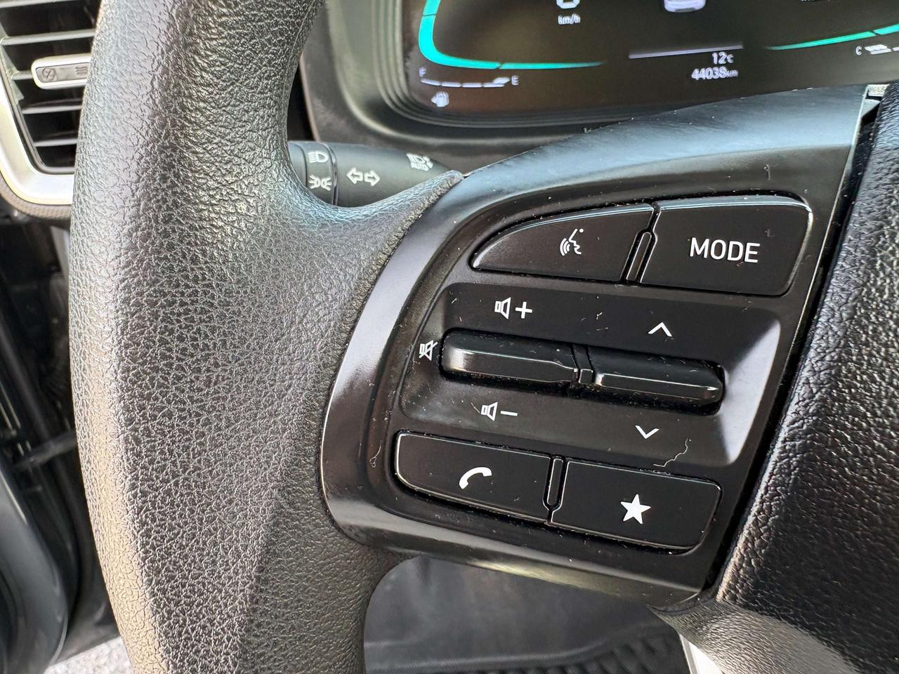 2023 Hyundai Venue Essential - htd seat Photo