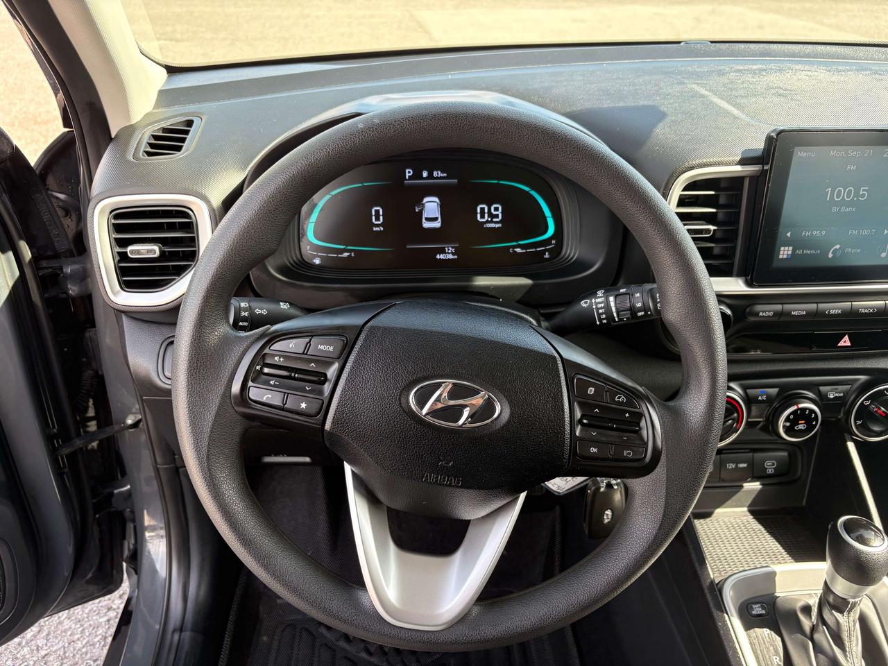 2023 Hyundai Venue Essential - htd seat Photo