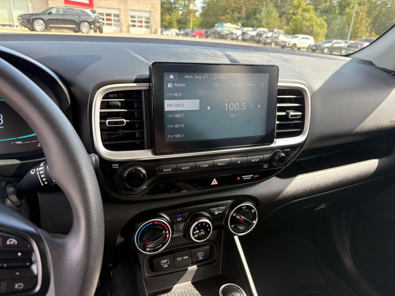 2023 Hyundai Venue Essential - htd seat Photo