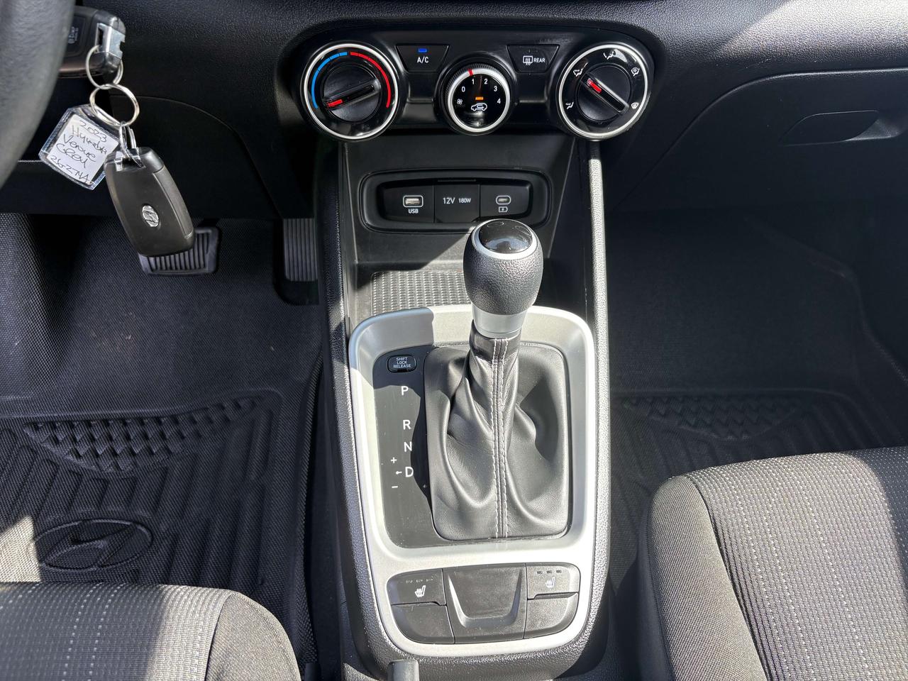 2023 Hyundai Venue Essential - htd seat Photo