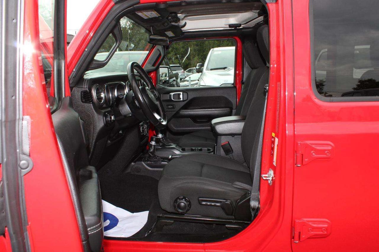 2021 Jeep Wrangler Sahara Unlimited 4x4  SiriusXM SideSteps ReverseCa Photo