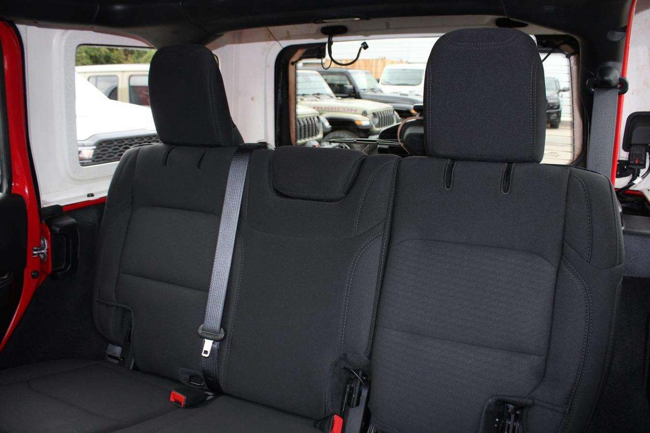 2021 Jeep Wrangler Sahara Unlimited 4x4  SiriusXM SideSteps ReverseCa Photo