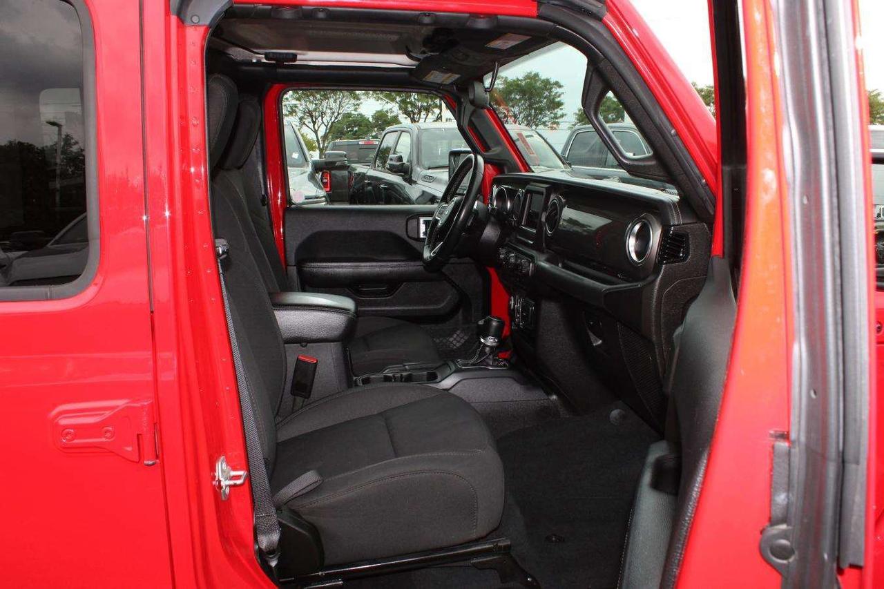 2021 Jeep Wrangler Sahara Unlimited 4x4  SiriusXM SideSteps ReverseCa Photo