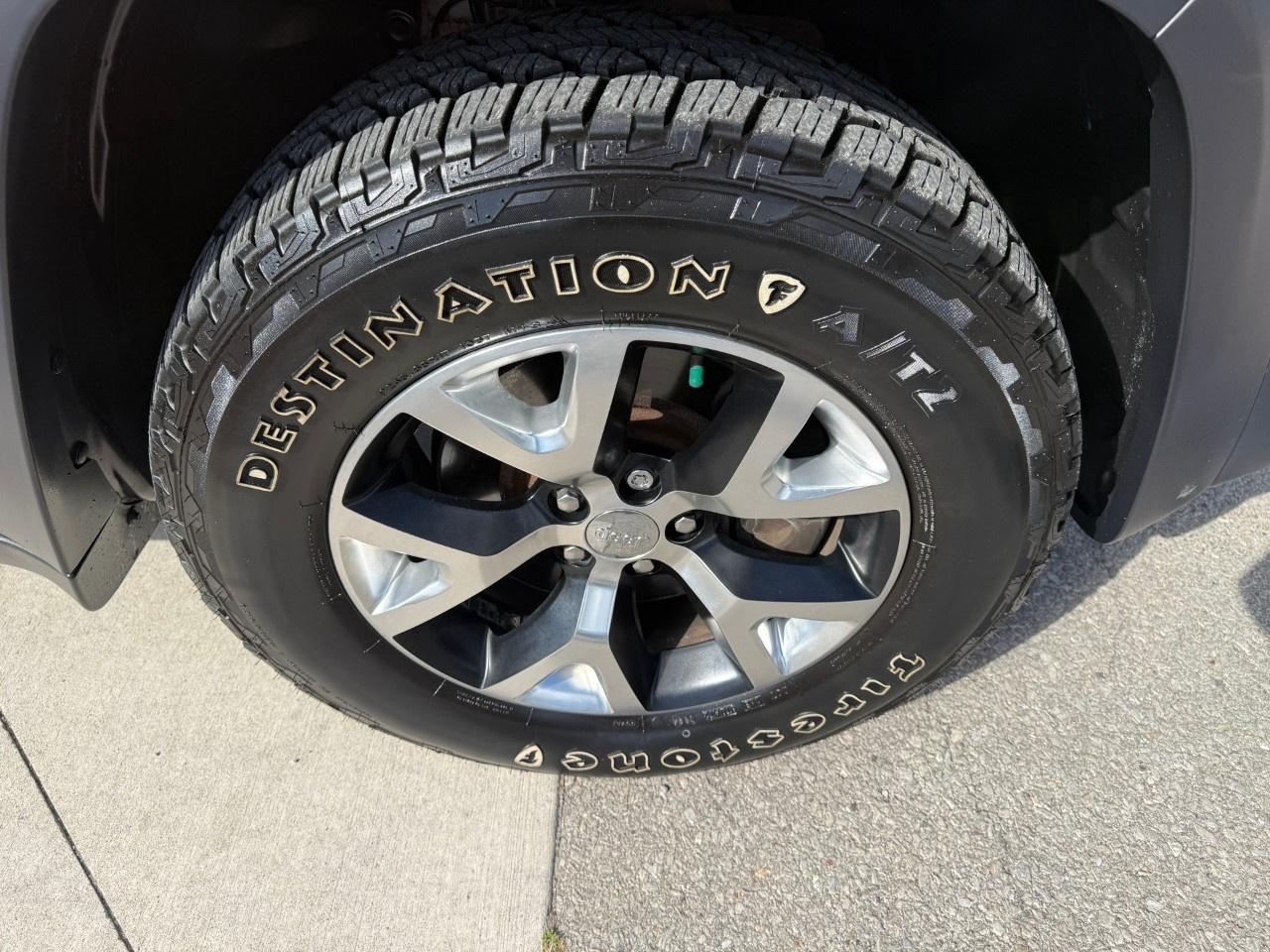 2015 Jeep Cherokee 4WD 4dr Trailhawk Photo