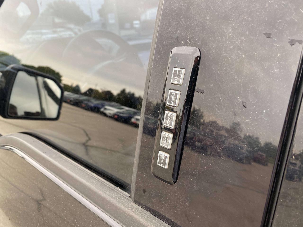 2019 Ford F-150 LARIAT, CLEAN CARFAX, LOCAL TRADE, SUNROOF! Photo