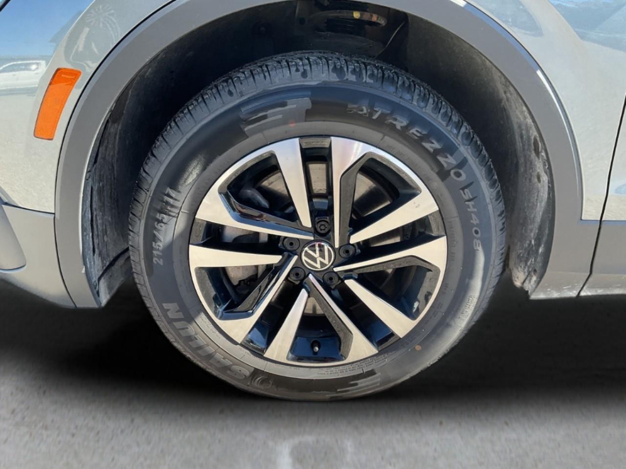 2024 Volkswagen Tiguan Trendline 4dr All-wheel Drive 4MOTION Photo