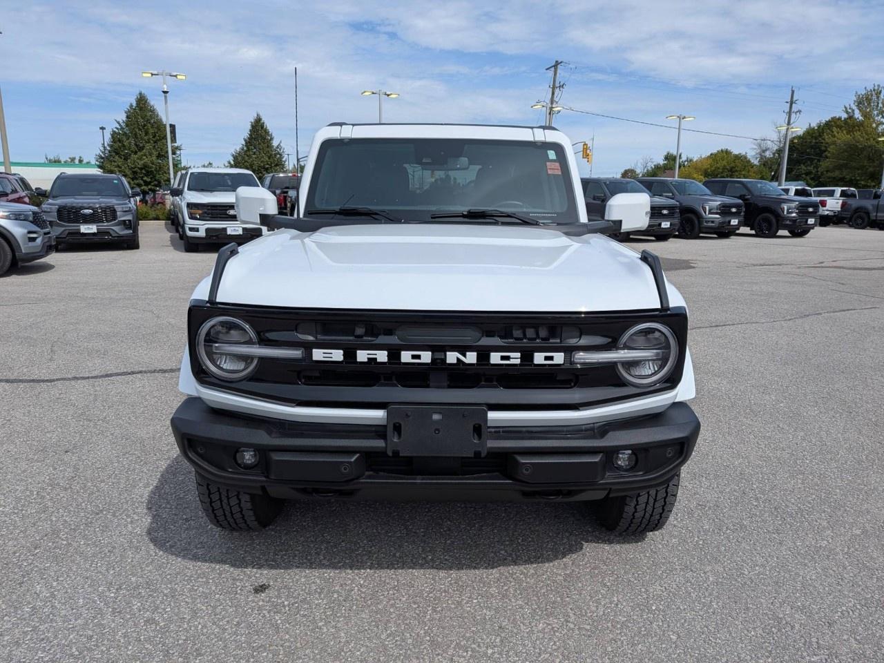 2024 Ford Bronco OUTER BANKS 4 DOOR 4X4 Photo5