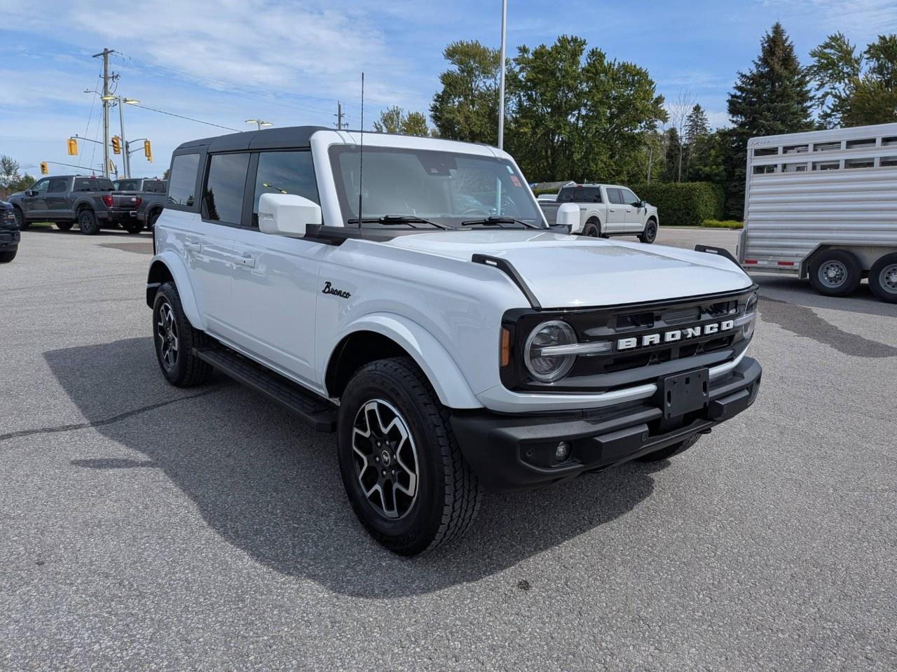 2024 Ford Bronco OUTER BANKS 4 DOOR 4X4 Photo