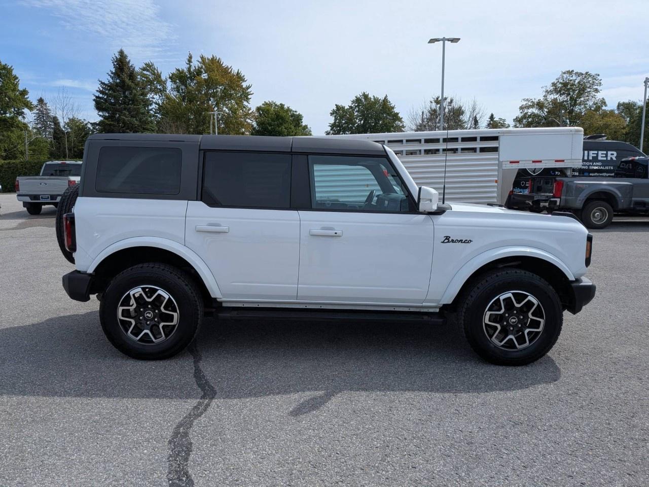 2024 Ford Bronco OUTER BANKS 4 DOOR 4X4 Photo3