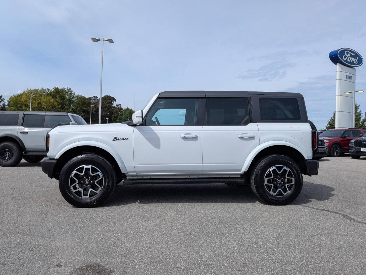 2024 Ford Bronco OUTER BANKS 4 DOOR 4X4 Photo